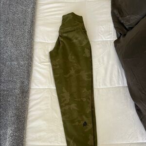 P'tula Olive Camouflage Leggings